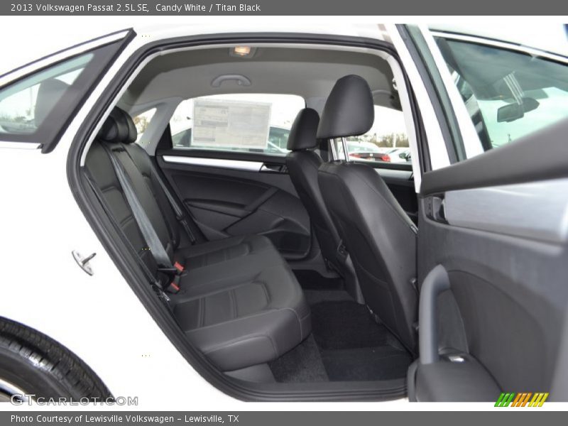 Candy White / Titan Black 2013 Volkswagen Passat 2.5L SE
