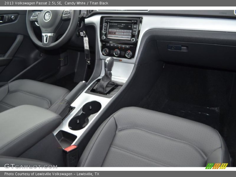 Candy White / Titan Black 2013 Volkswagen Passat 2.5L SE
