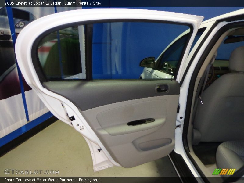 Summit White / Gray 2005 Chevrolet Cobalt LS Sedan