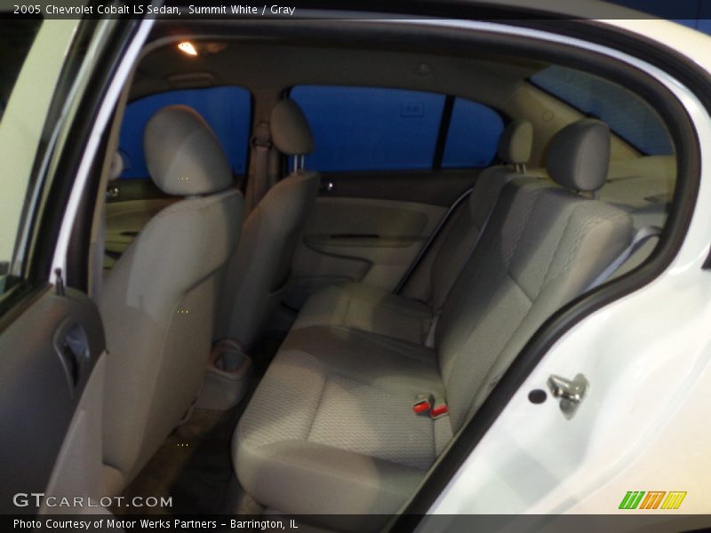 Summit White / Gray 2005 Chevrolet Cobalt LS Sedan