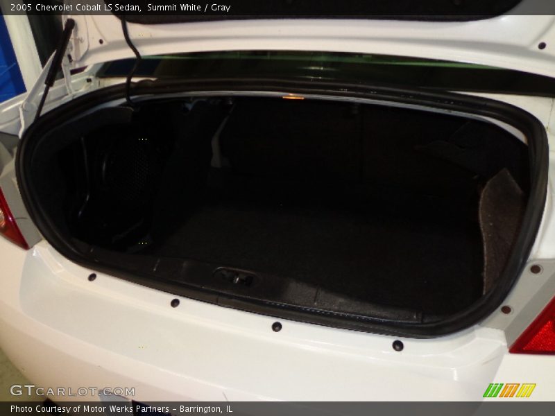 Summit White / Gray 2005 Chevrolet Cobalt LS Sedan