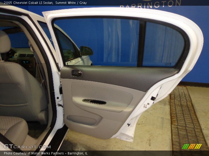 Summit White / Gray 2005 Chevrolet Cobalt LS Sedan