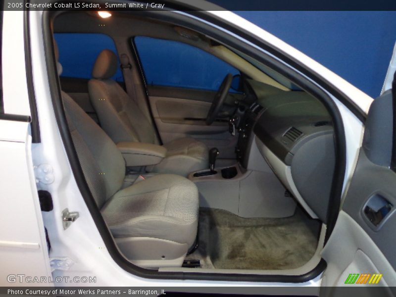 Summit White / Gray 2005 Chevrolet Cobalt LS Sedan
