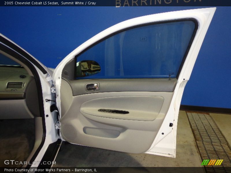 Summit White / Gray 2005 Chevrolet Cobalt LS Sedan
