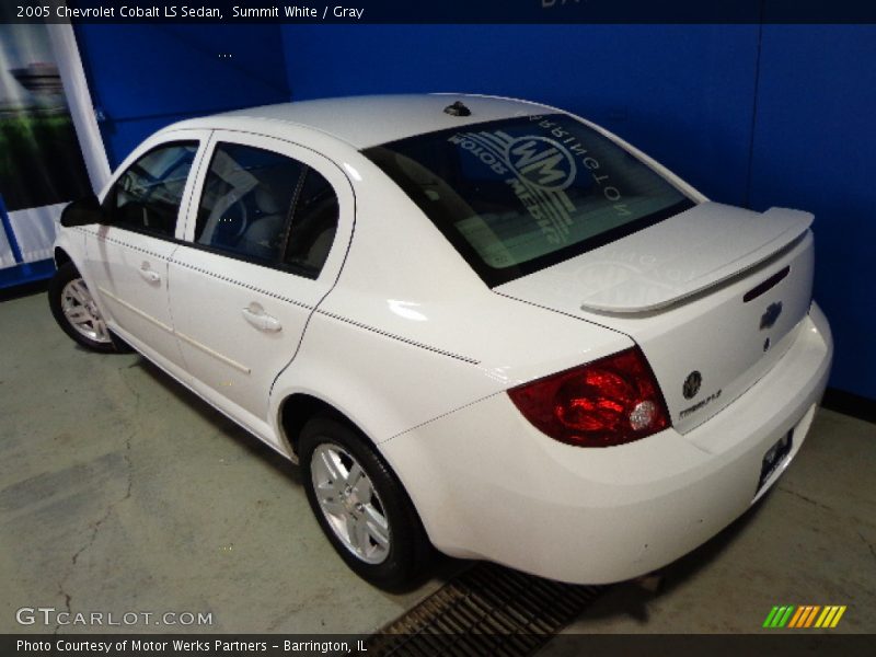 Summit White / Gray 2005 Chevrolet Cobalt LS Sedan