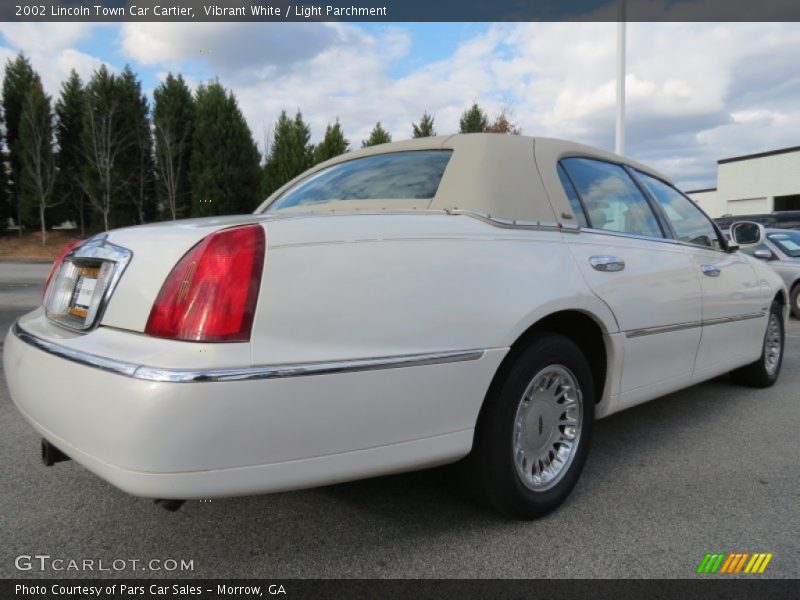 Vibrant White / Light Parchment 2002 Lincoln Town Car Cartier