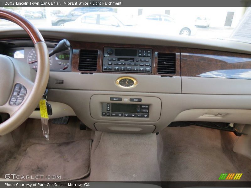 Vibrant White / Light Parchment 2002 Lincoln Town Car Cartier
