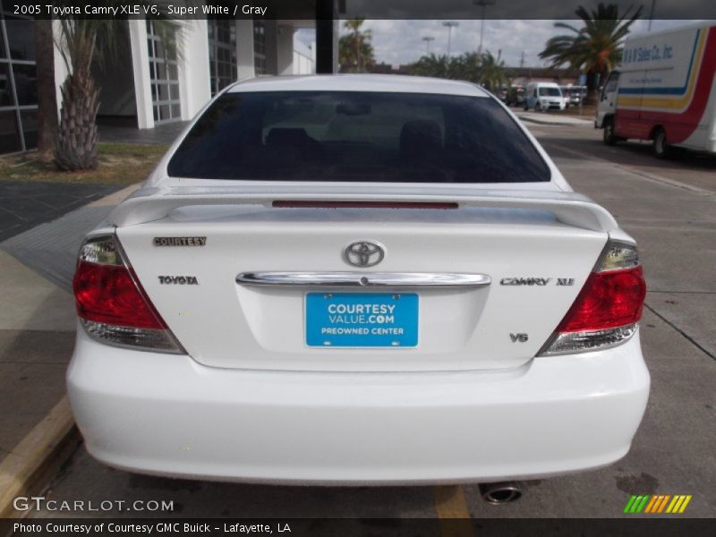 Super White / Gray 2005 Toyota Camry XLE V6