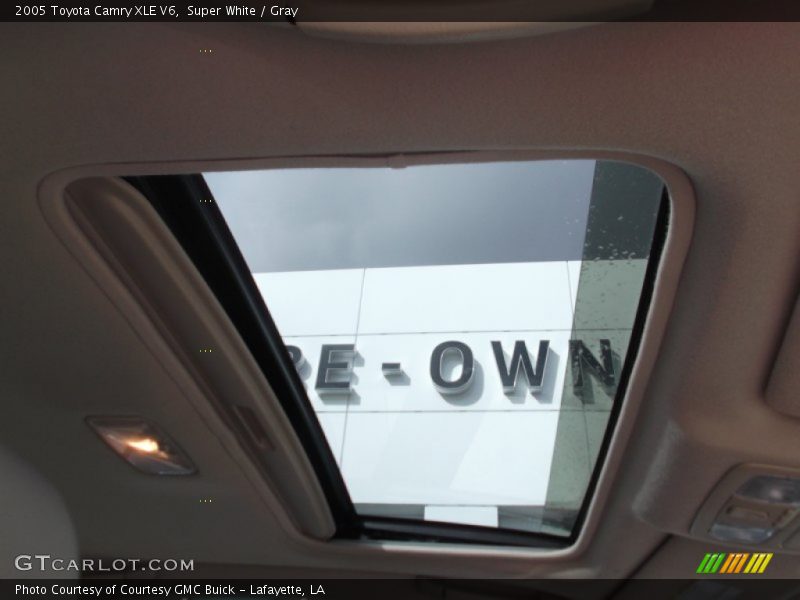 Super White / Gray 2005 Toyota Camry XLE V6