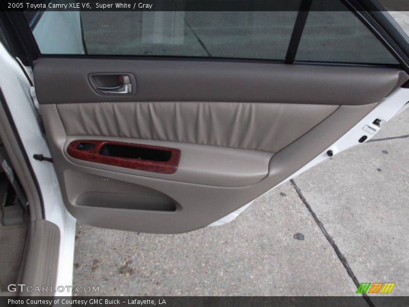 Super White / Gray 2005 Toyota Camry XLE V6