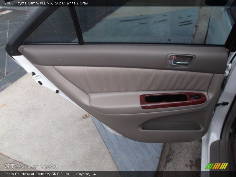 Super White / Gray 2005 Toyota Camry XLE V6