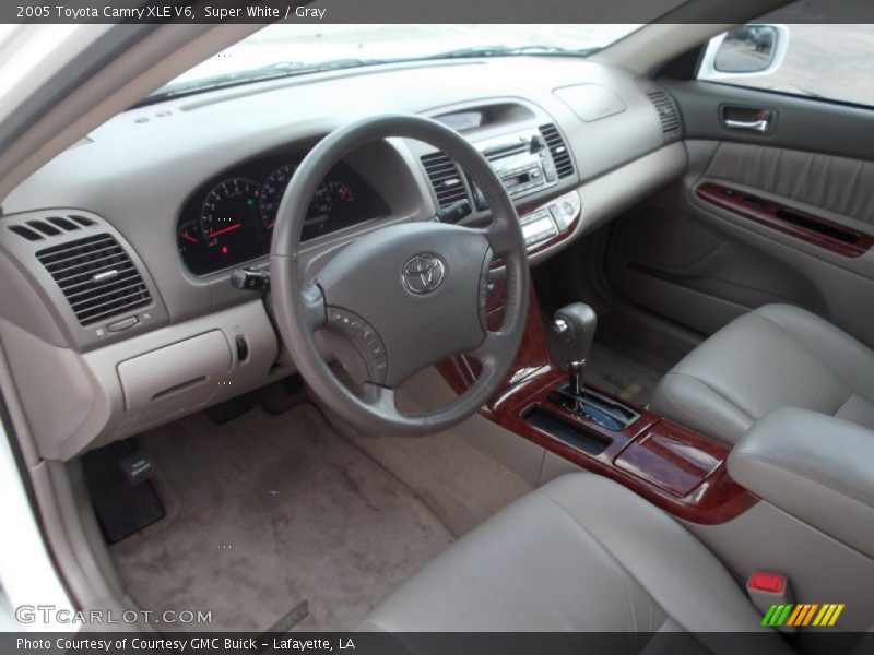Super White / Gray 2005 Toyota Camry XLE V6