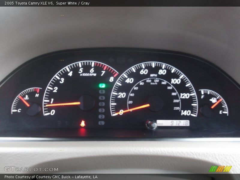 Super White / Gray 2005 Toyota Camry XLE V6