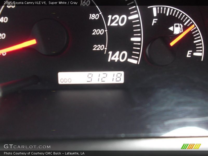 Super White / Gray 2005 Toyota Camry XLE V6
