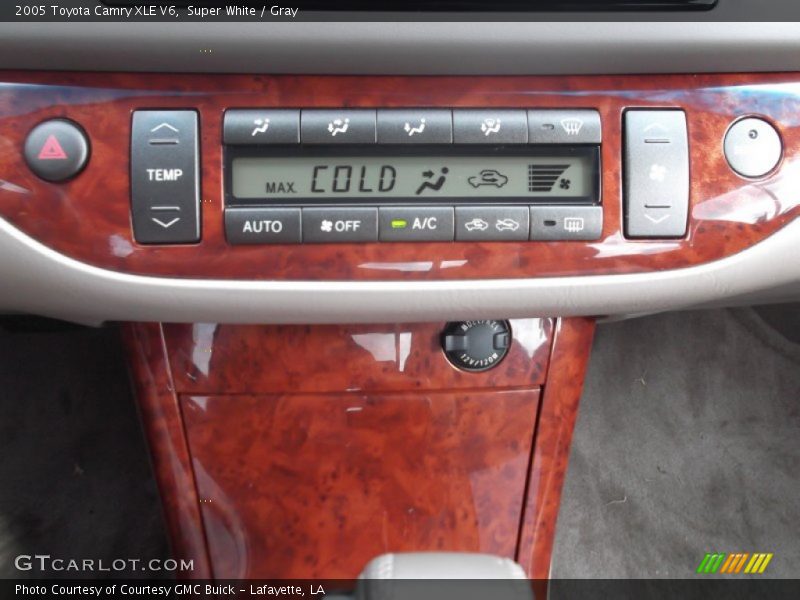 Super White / Gray 2005 Toyota Camry XLE V6