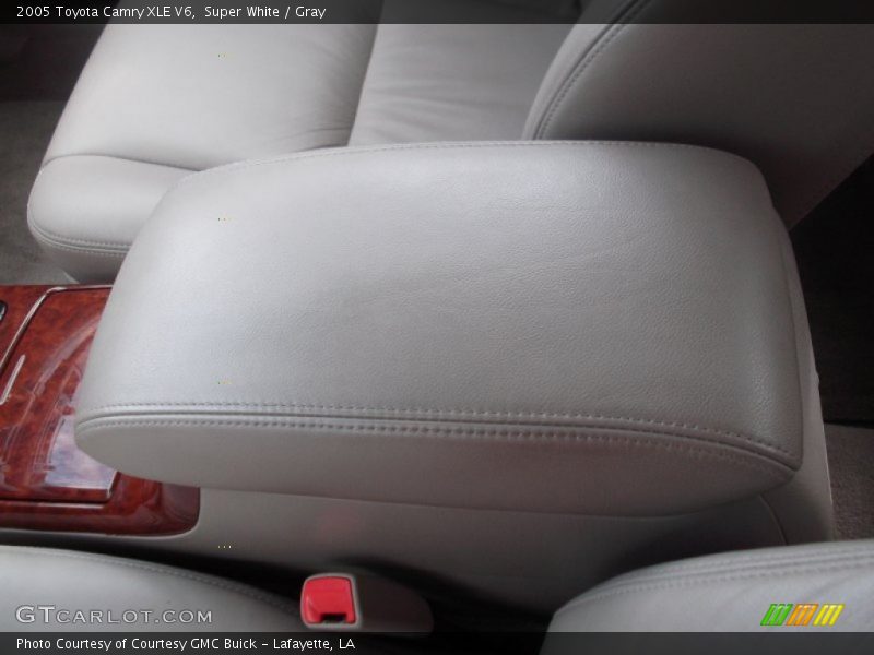 Super White / Gray 2005 Toyota Camry XLE V6