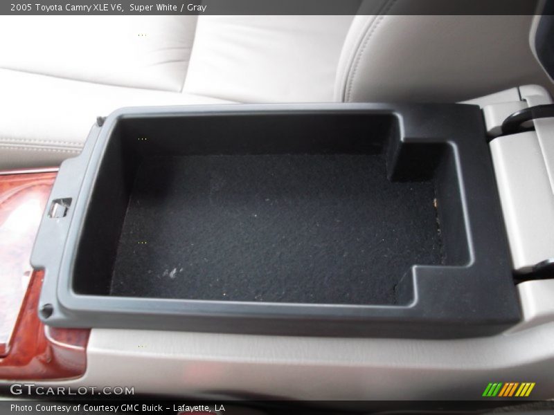 Super White / Gray 2005 Toyota Camry XLE V6