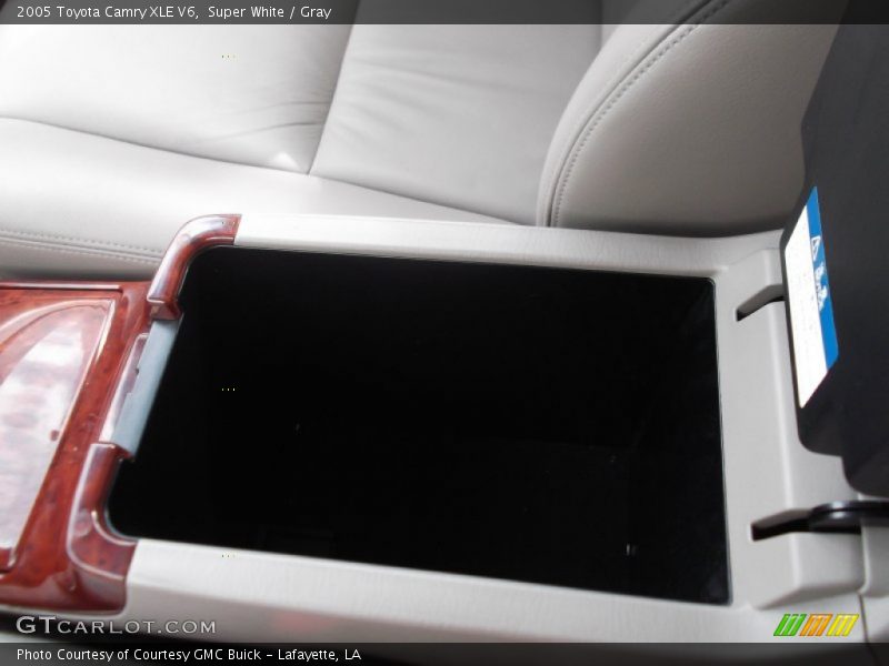 Super White / Gray 2005 Toyota Camry XLE V6