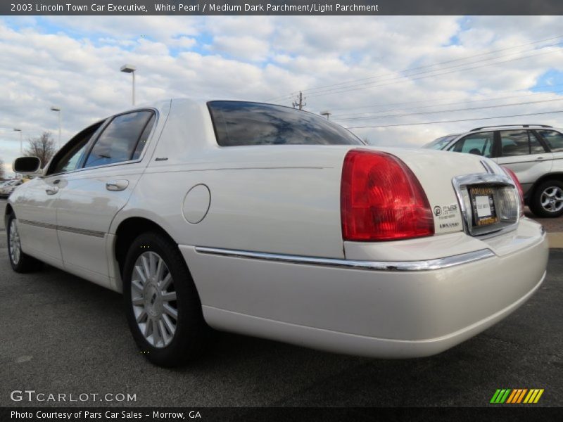 White Pearl / Medium Dark Parchment/Light Parchment 2003 Lincoln Town Car Executive