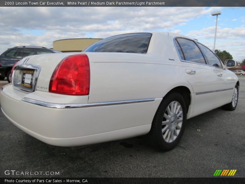 White Pearl / Medium Dark Parchment/Light Parchment 2003 Lincoln Town Car Executive