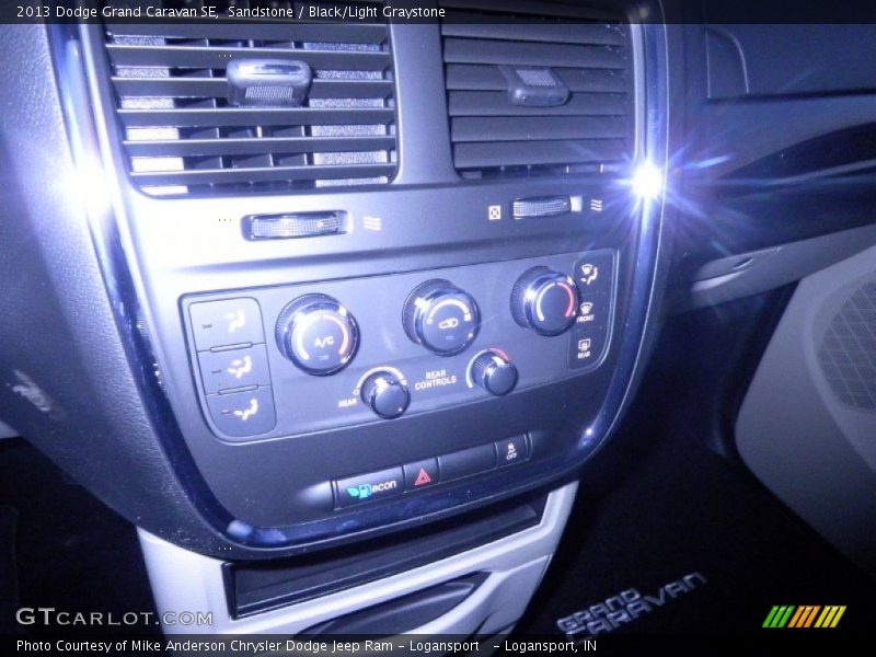 Sandstone / Black/Light Graystone 2013 Dodge Grand Caravan SE