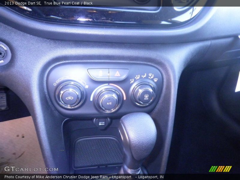 True Blue Pearl Coat / Black 2013 Dodge Dart SE