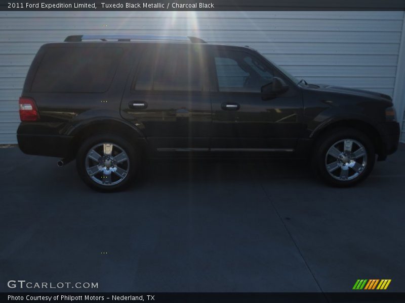 Tuxedo Black Metallic / Charcoal Black 2011 Ford Expedition Limited