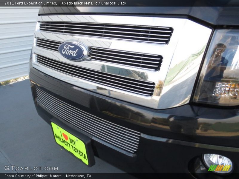 Tuxedo Black Metallic / Charcoal Black 2011 Ford Expedition Limited