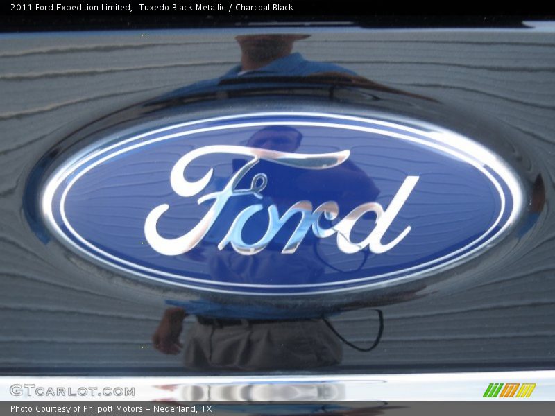 Tuxedo Black Metallic / Charcoal Black 2011 Ford Expedition Limited