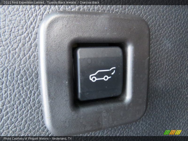 Tuxedo Black Metallic / Charcoal Black 2011 Ford Expedition Limited