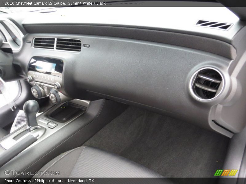 Dashboard of 2010 Camaro SS Coupe