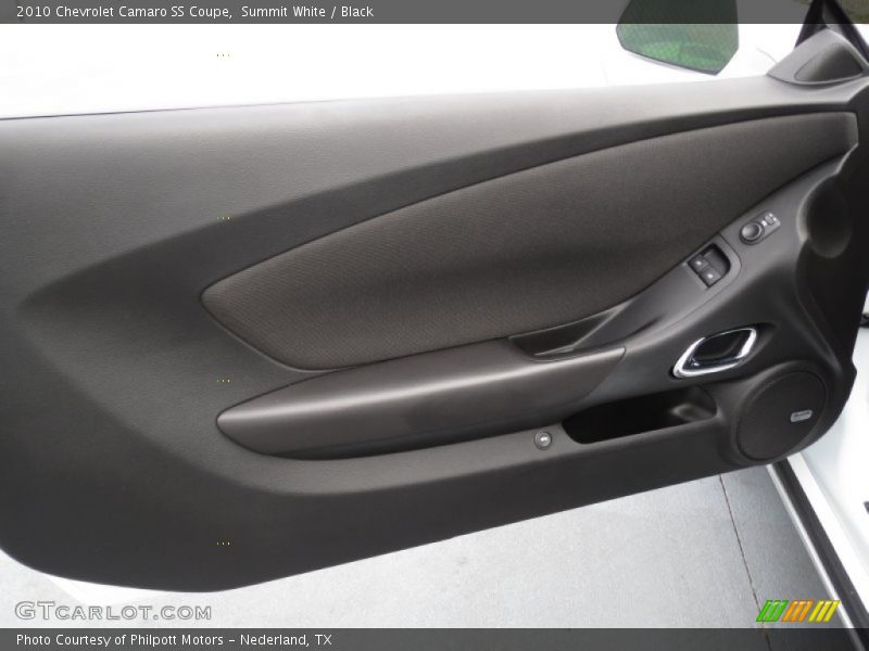 Door Panel of 2010 Camaro SS Coupe