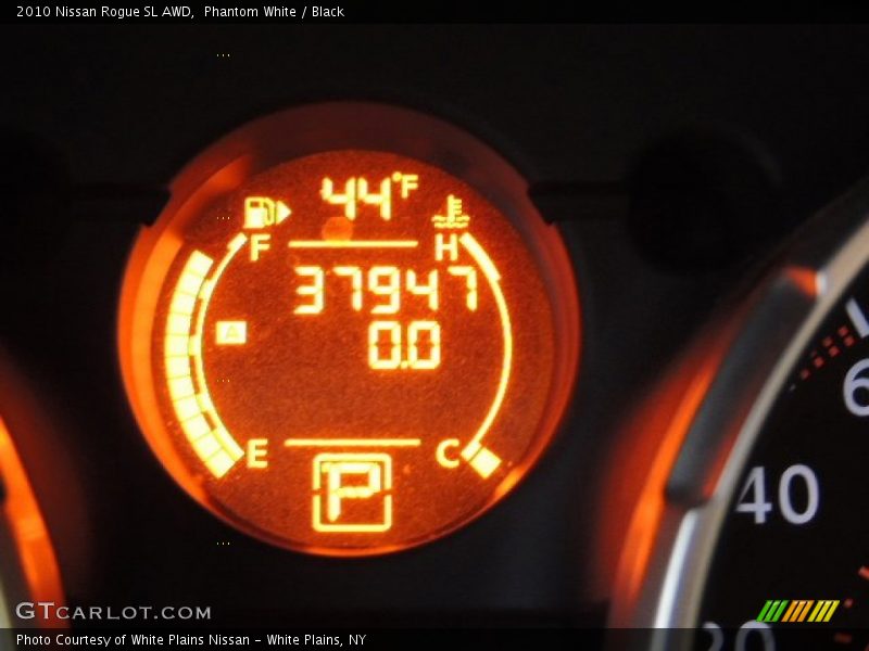 Phantom White / Black 2010 Nissan Rogue SL AWD