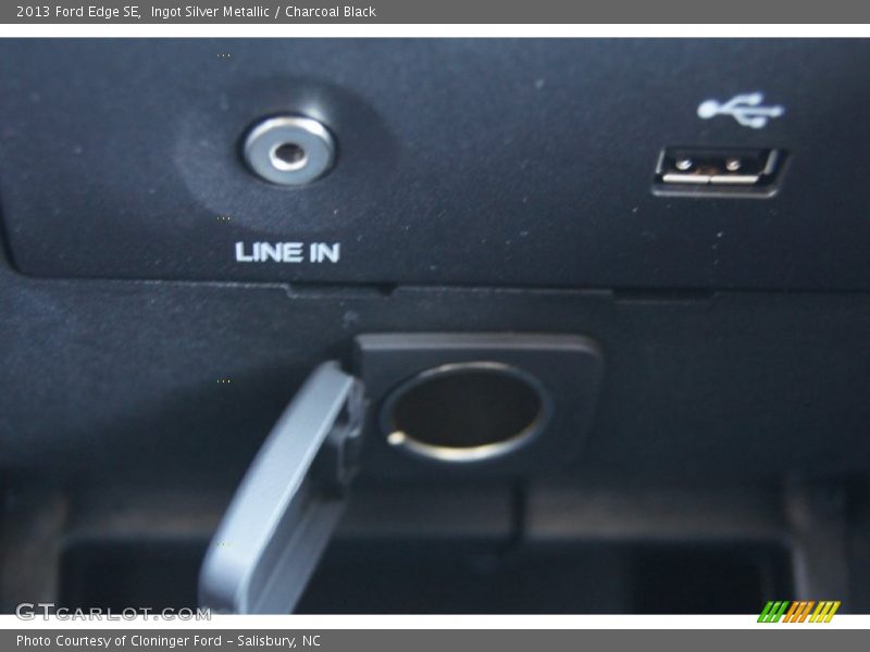 Ingot Silver Metallic / Charcoal Black 2013 Ford Edge SE