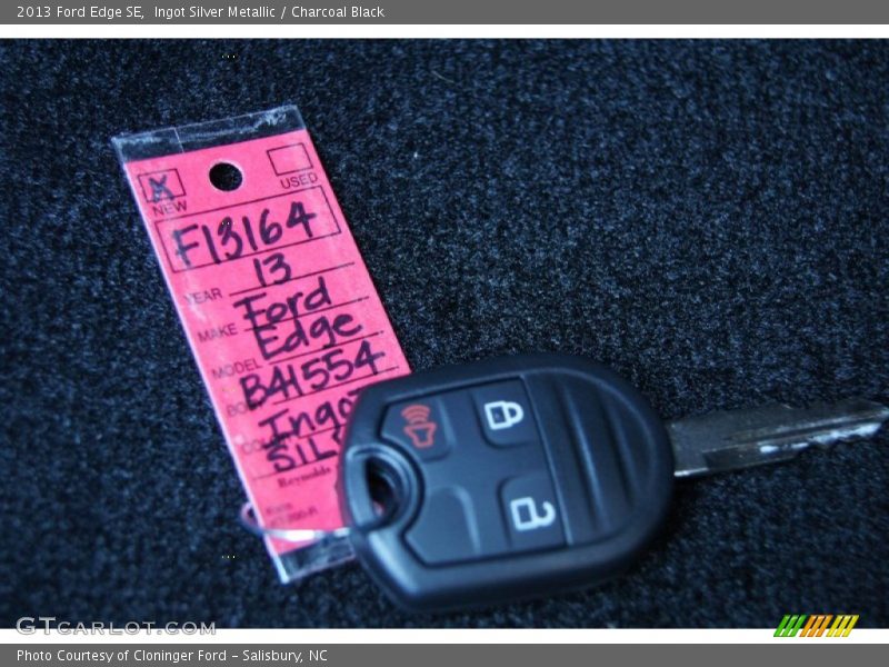Ingot Silver Metallic / Charcoal Black 2013 Ford Edge SE
