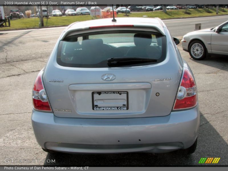 Platinum Silver / Black 2009 Hyundai Accent SE 3 Door