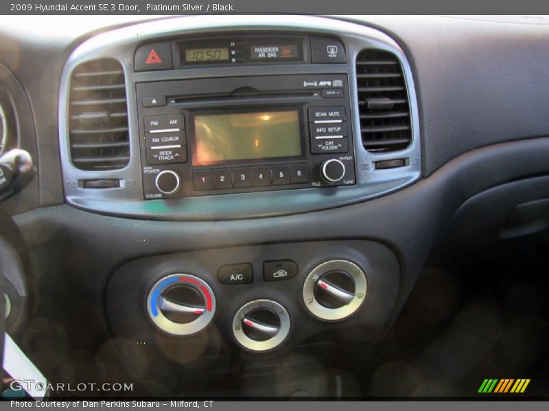 Platinum Silver / Black 2009 Hyundai Accent SE 3 Door