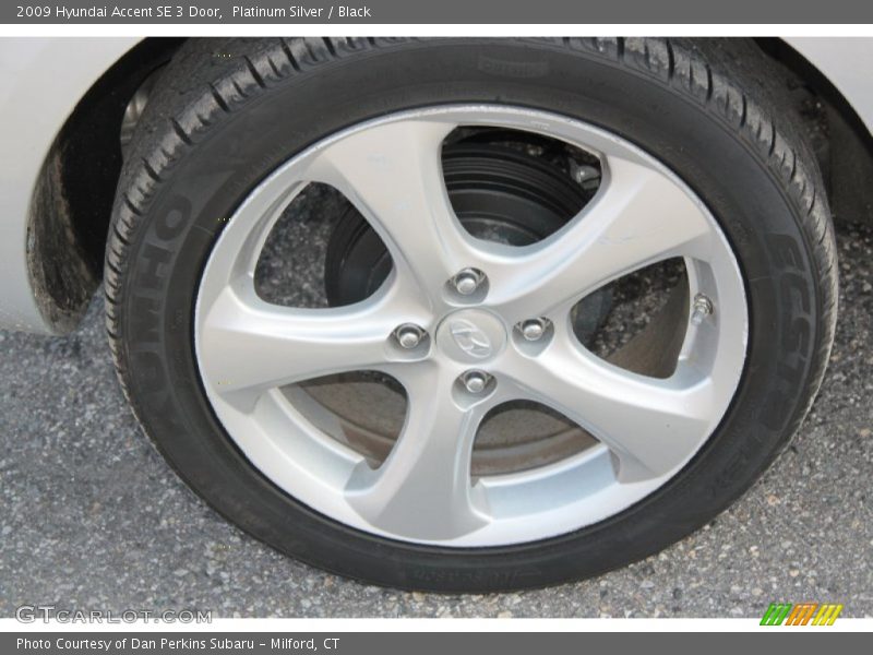 Platinum Silver / Black 2009 Hyundai Accent SE 3 Door