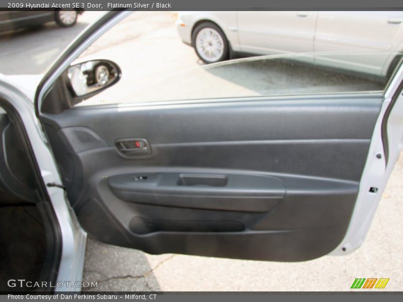 Platinum Silver / Black 2009 Hyundai Accent SE 3 Door