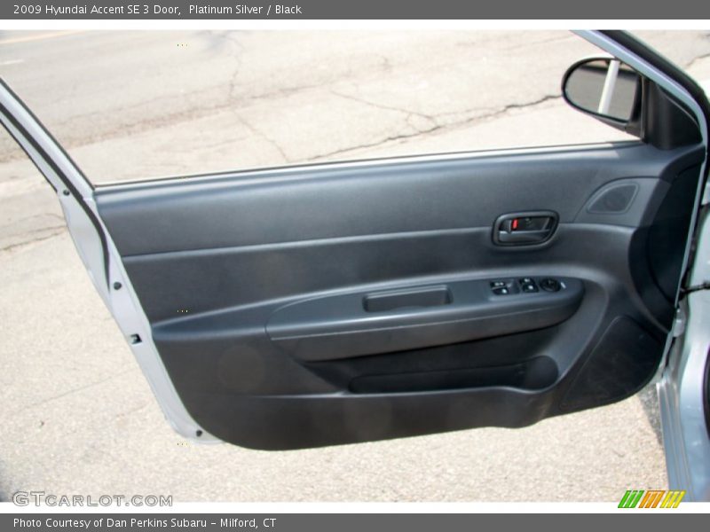 Platinum Silver / Black 2009 Hyundai Accent SE 3 Door