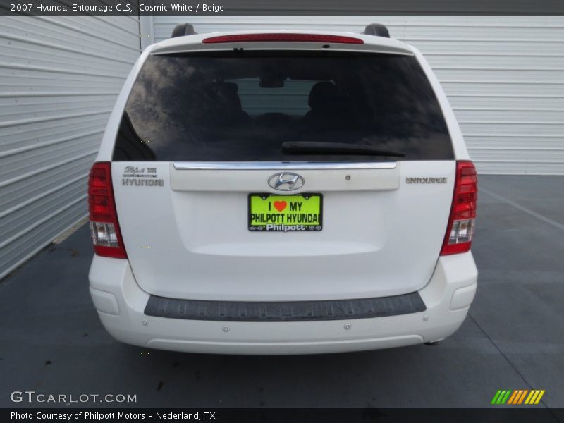 Cosmic White / Beige 2007 Hyundai Entourage GLS