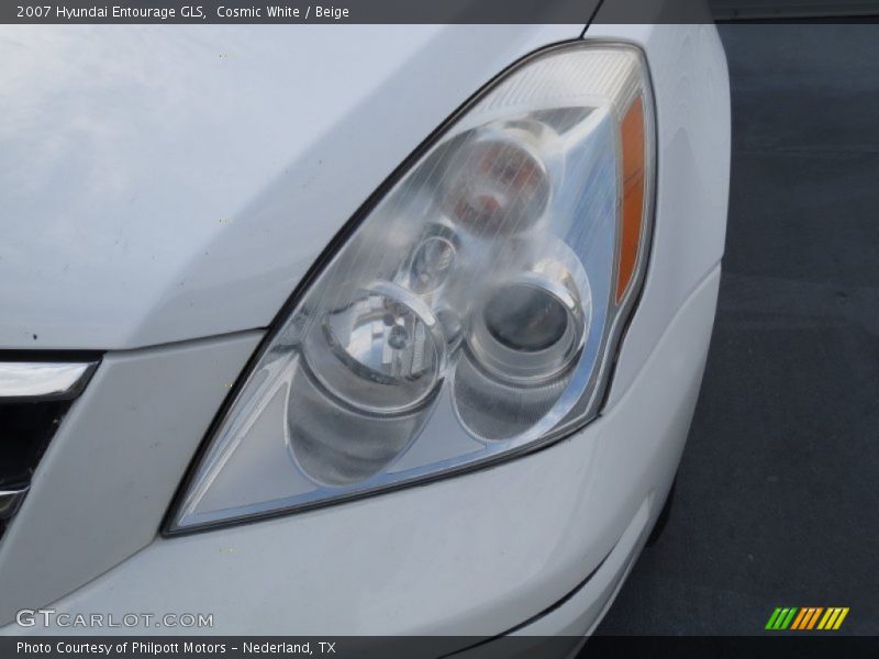 Cosmic White / Beige 2007 Hyundai Entourage GLS