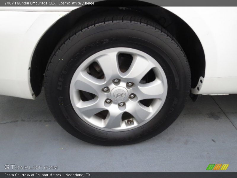 Cosmic White / Beige 2007 Hyundai Entourage GLS