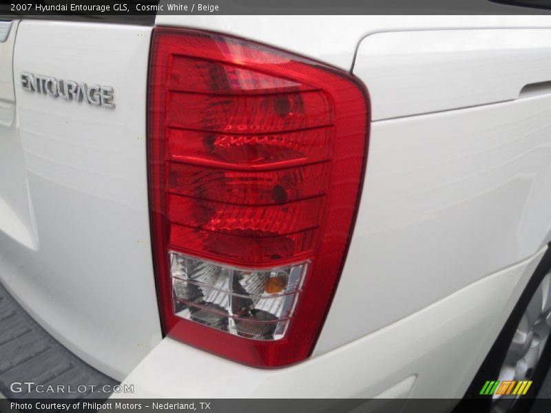 Cosmic White / Beige 2007 Hyundai Entourage GLS