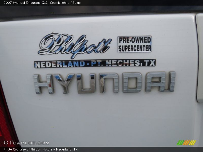 Cosmic White / Beige 2007 Hyundai Entourage GLS