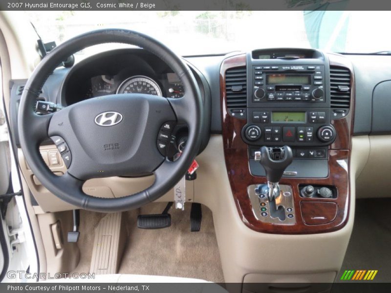 Cosmic White / Beige 2007 Hyundai Entourage GLS