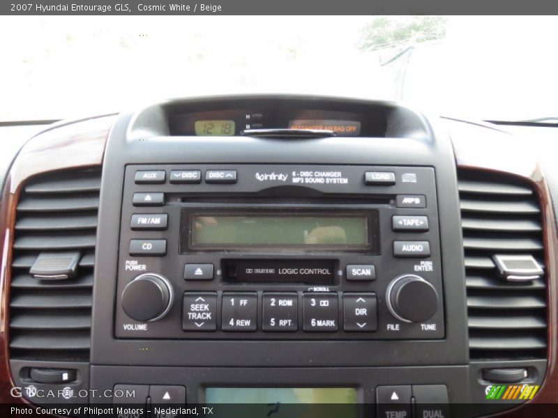 Cosmic White / Beige 2007 Hyundai Entourage GLS