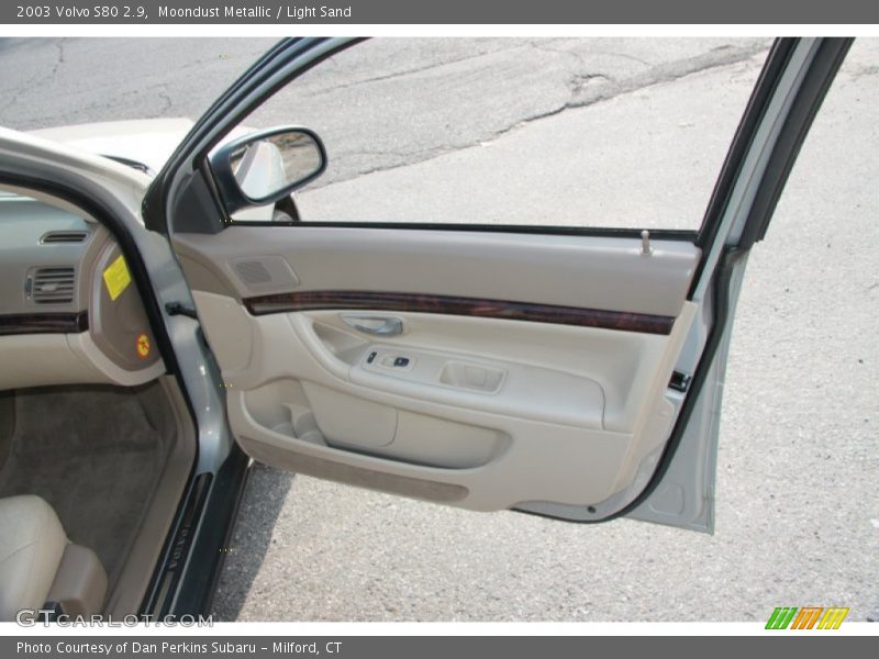 Moondust Metallic / Light Sand 2003 Volvo S80 2.9