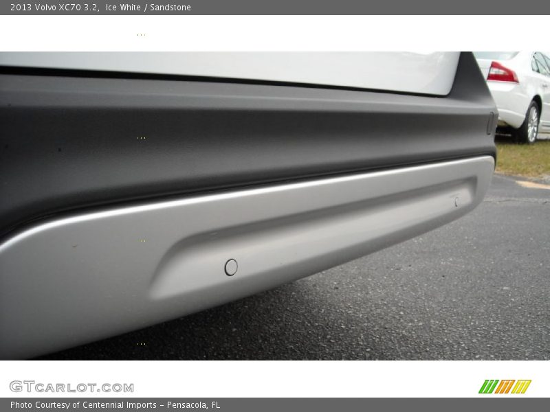 Ice White / Sandstone 2013 Volvo XC70 3.2