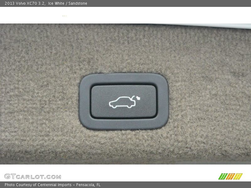 Ice White / Sandstone 2013 Volvo XC70 3.2